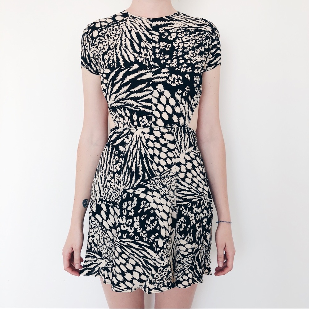 🆕 Reformation Open-Back Cutout Dress, M